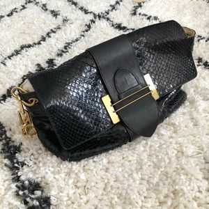 Chloe black leather shoulder handbag with gold trim and gold chain link strap
